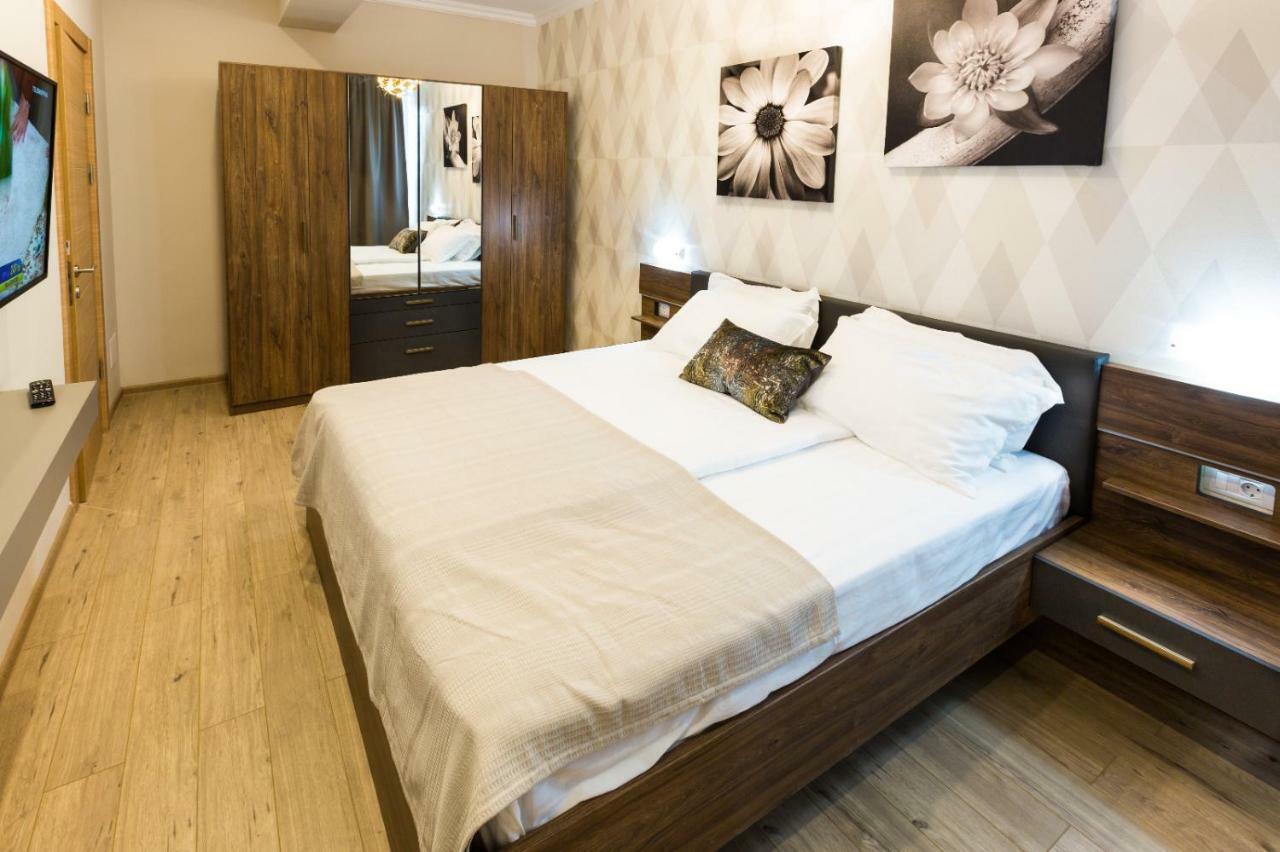 Rose Luxury Apartment Mamaia Exterior photo